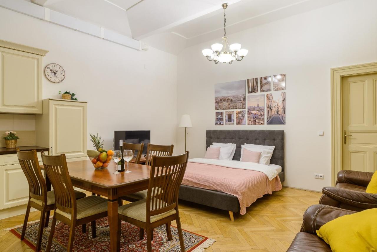 Superior Near Dlouha Street Apartament