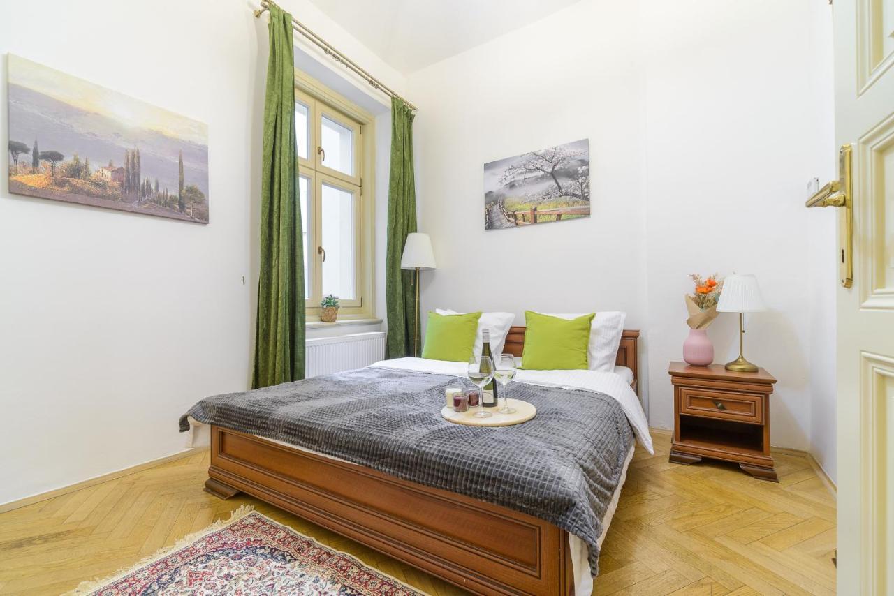 Apartament Superior Near Dlouha Street *