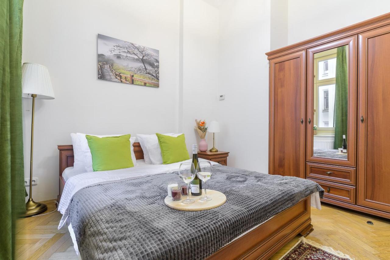 Superior Near Dlouha Street Apartament *
